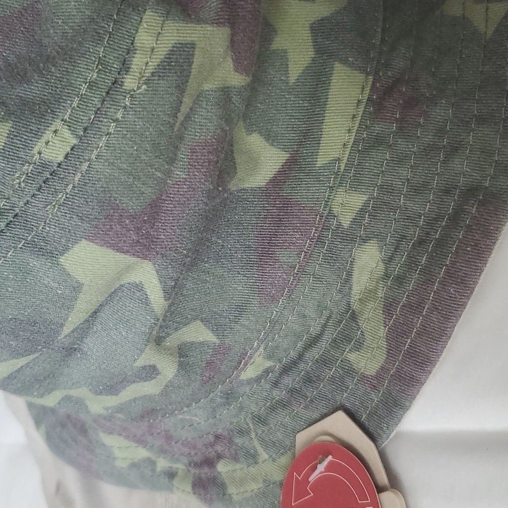 🏈 NWT LEVIS REVERSIBLE BUCKET HAT - Picture 6 of 10